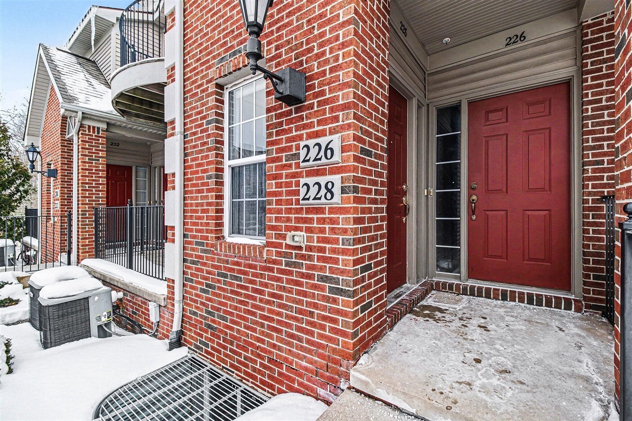 228 W Oakbrook Drive, Ann Arbor, MI, 48103-2255