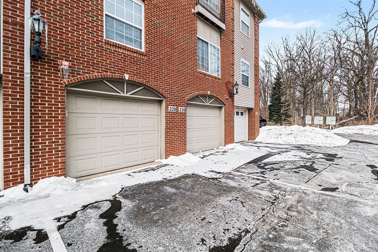 228 W Oakbrook Drive, Ann Arbor, MI, 48103-2255