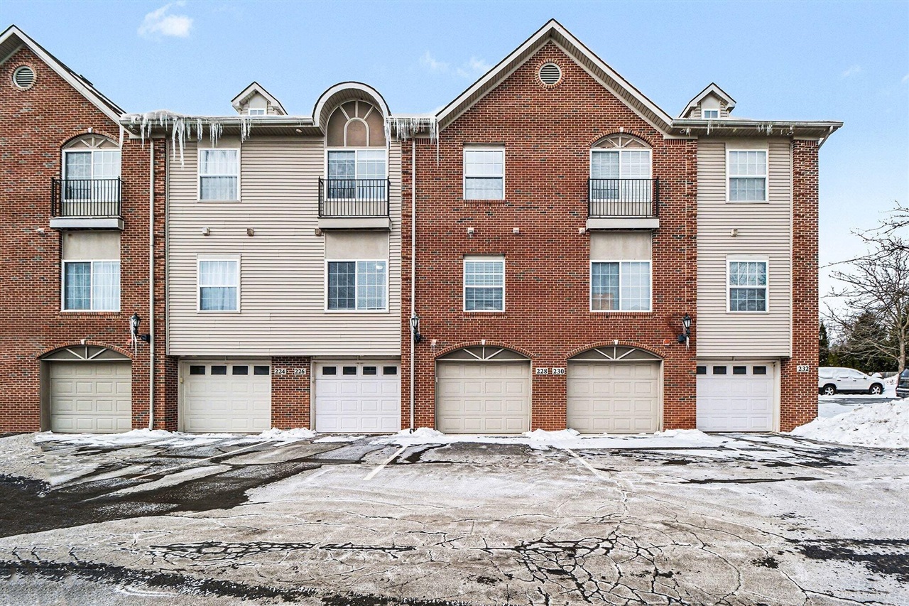 228 W Oakbrook Drive, Ann Arbor, MI, 48103-2255