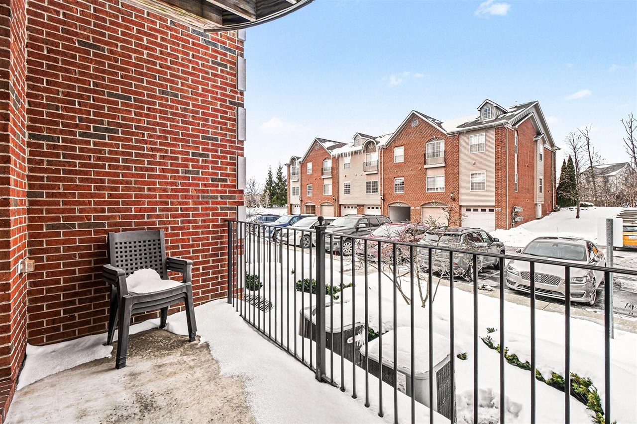 228 W Oakbrook Drive, Ann Arbor, MI, 48103-2255