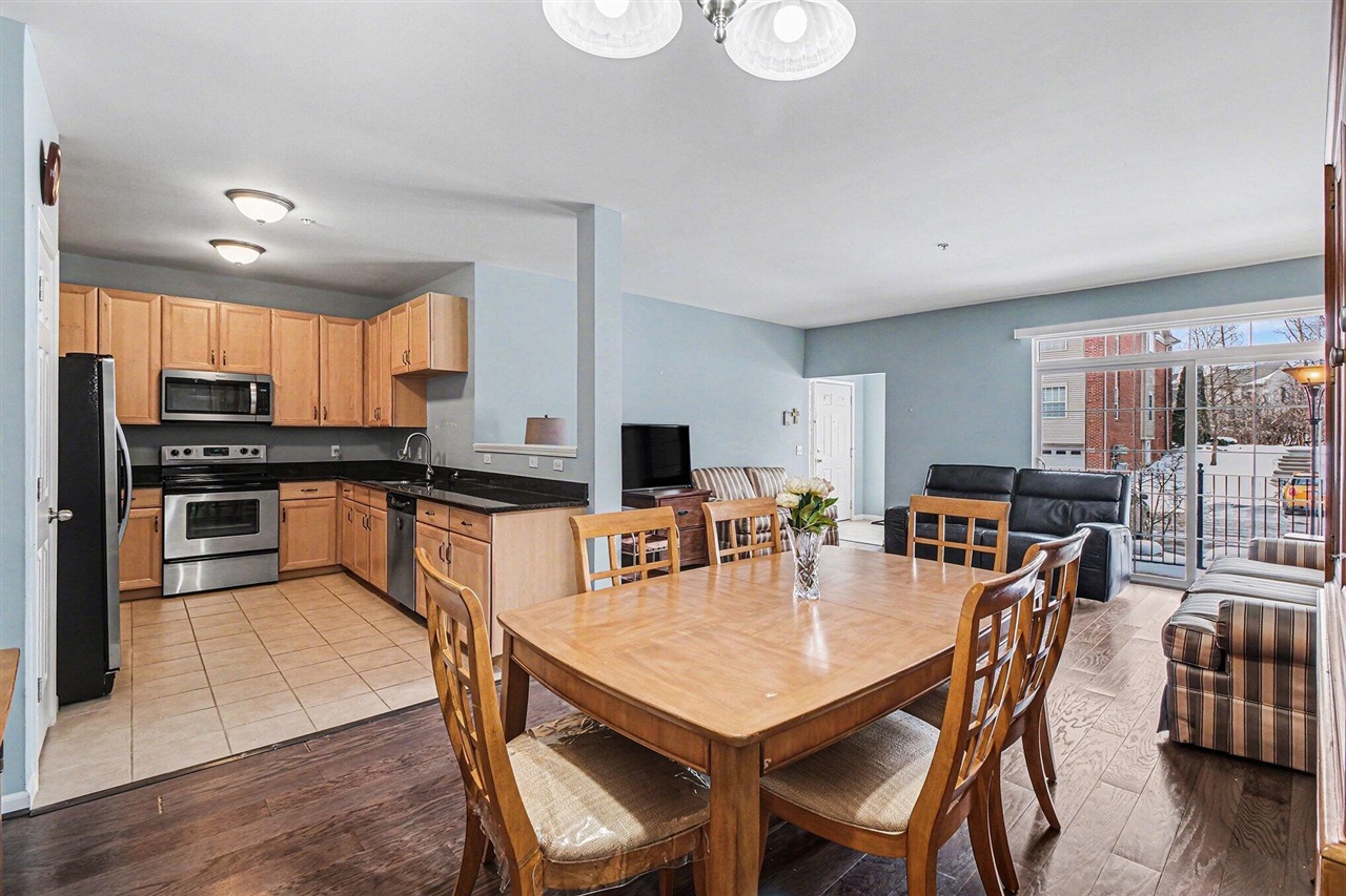 228 W Oakbrook Drive, Ann Arbor, MI, 48103-2255