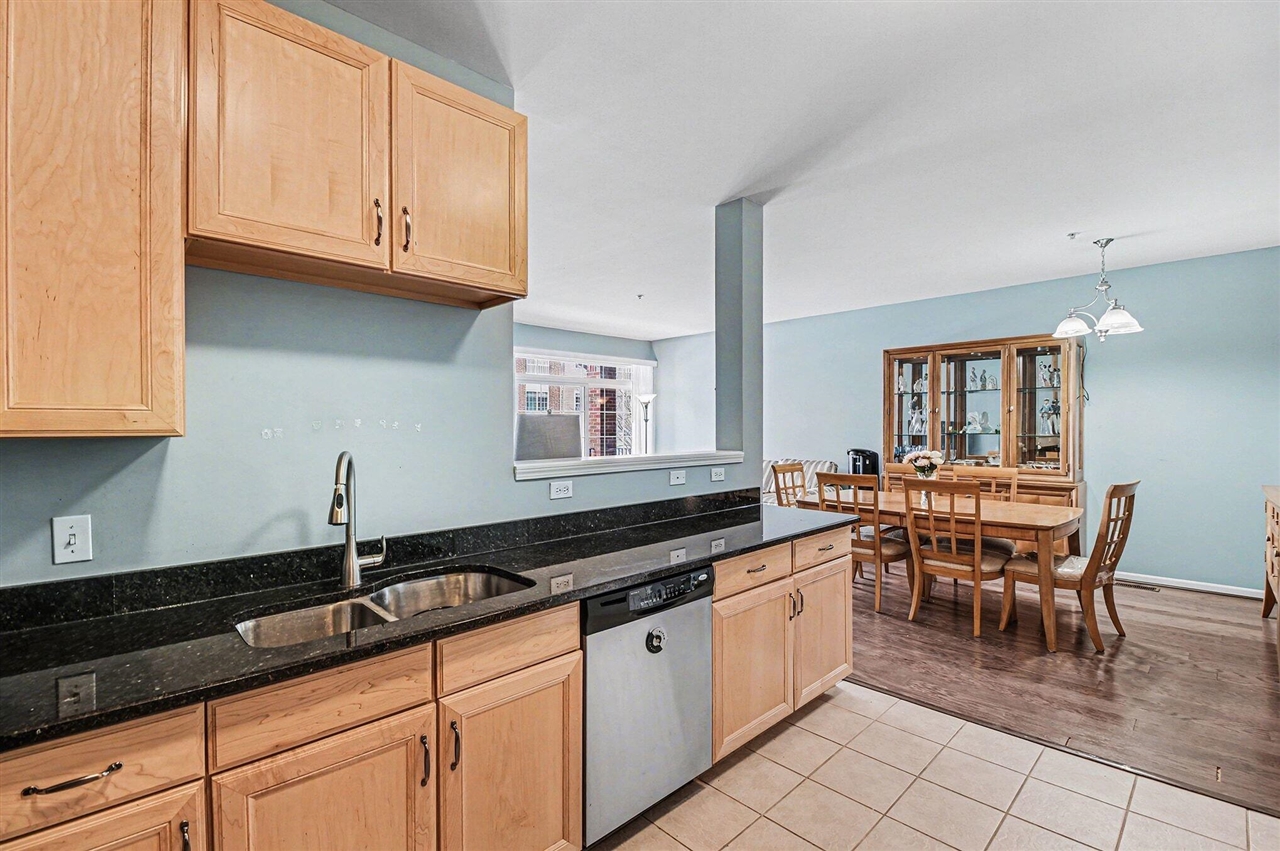 228 W Oakbrook Drive, Ann Arbor, MI, 48103-2255