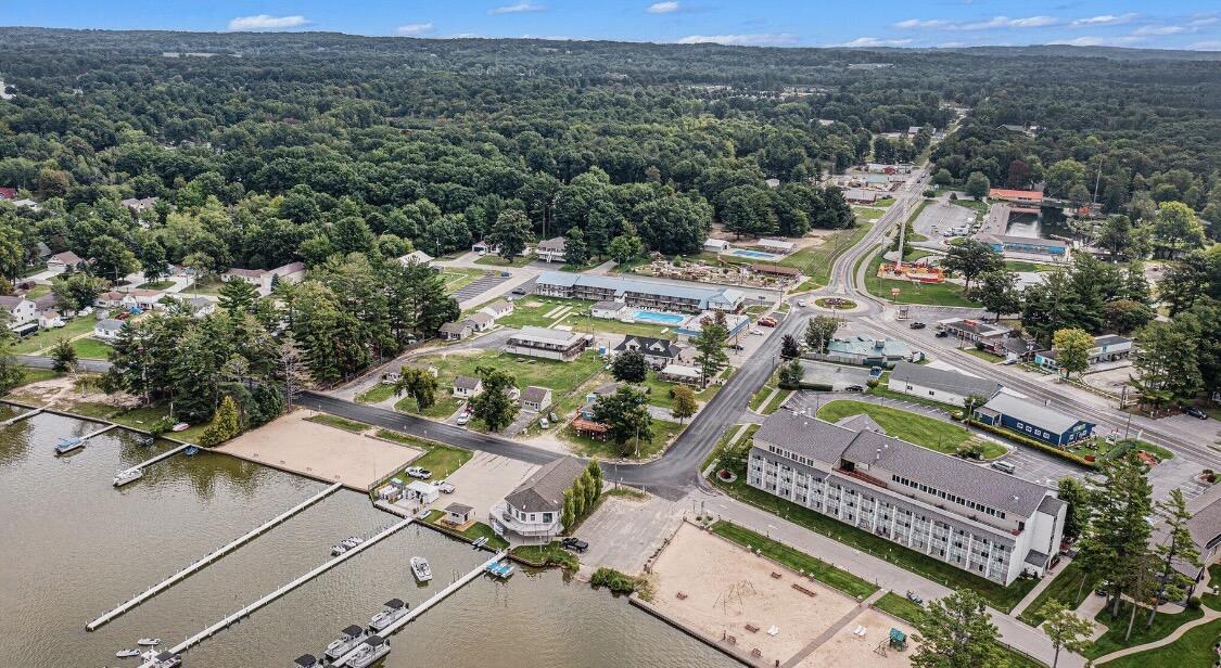 8511 W Easy Street, Mears, MI, 49436-9423