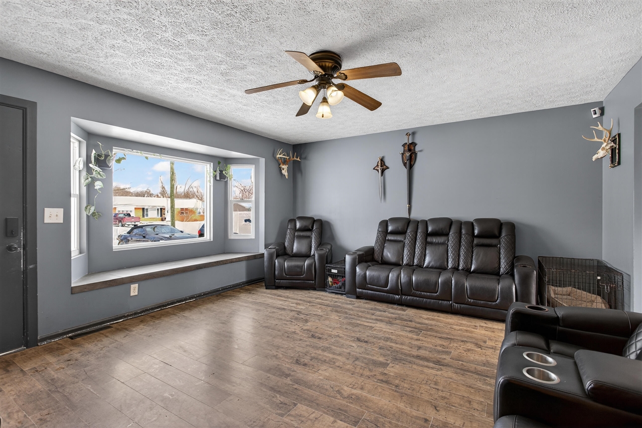 615 Sioux Street, Jackson, MI, 49203-5365