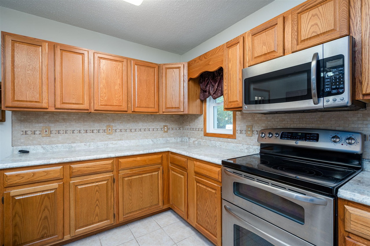 921 E Willoughby Road, Lansing, MI, 48911-6625