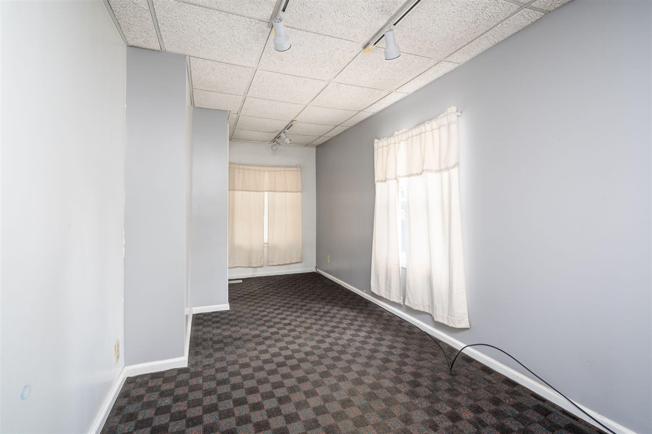 921 E Willoughby Road, Lansing, MI, 48911-6625