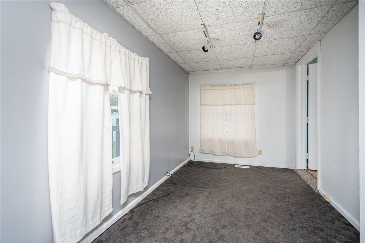 921 E Willoughby Road, Lansing, MI, 48911-6625