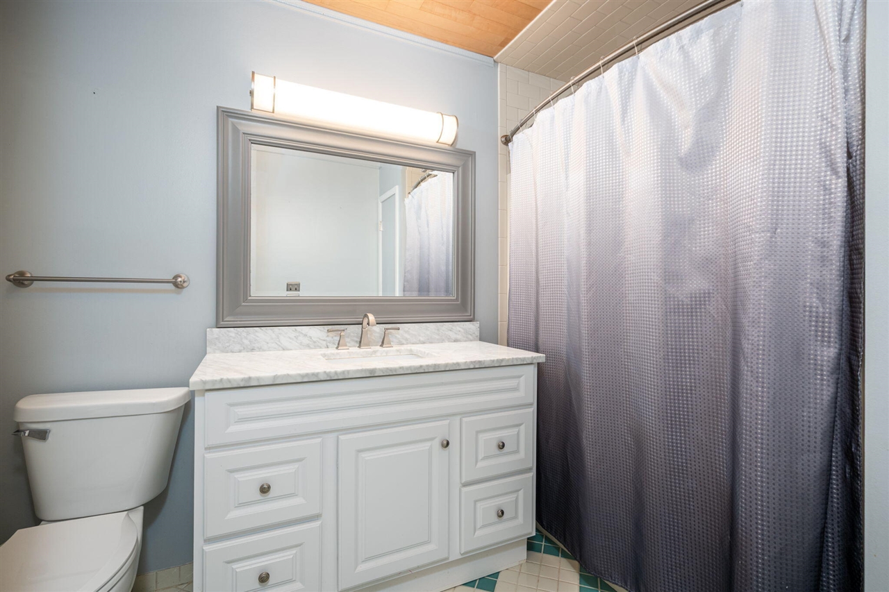 921 E Willoughby Road, Lansing, MI, 48911-6625