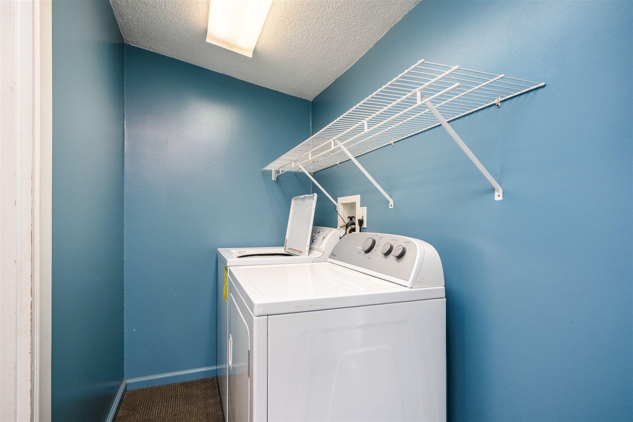 921 E Willoughby Road, Lansing, MI, 48911-6625