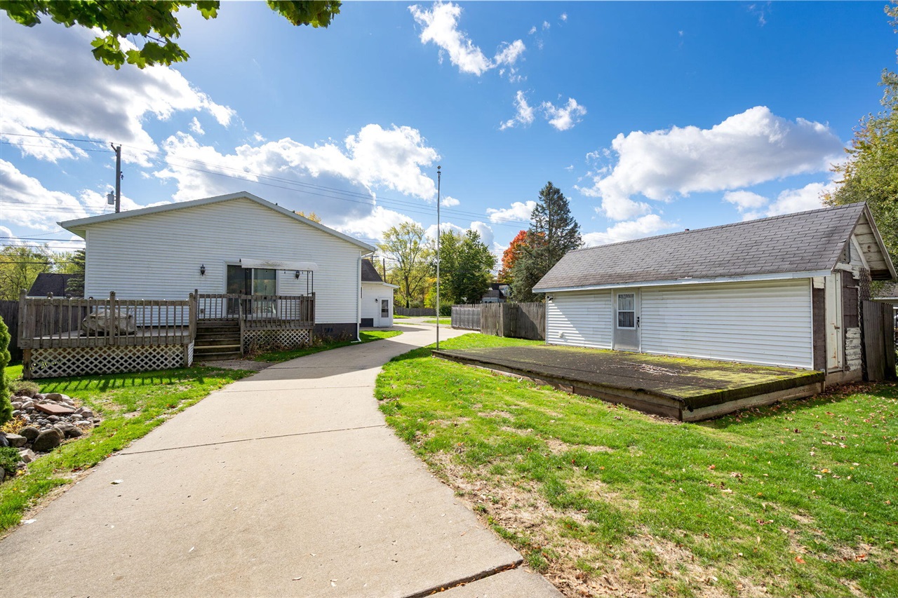 921 E Willoughby Road, Lansing, MI, 48911-6625