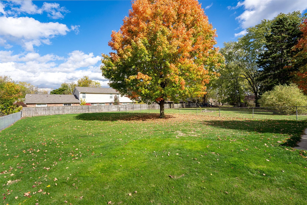 921 E Willoughby Road, Lansing, MI, 48911-6625