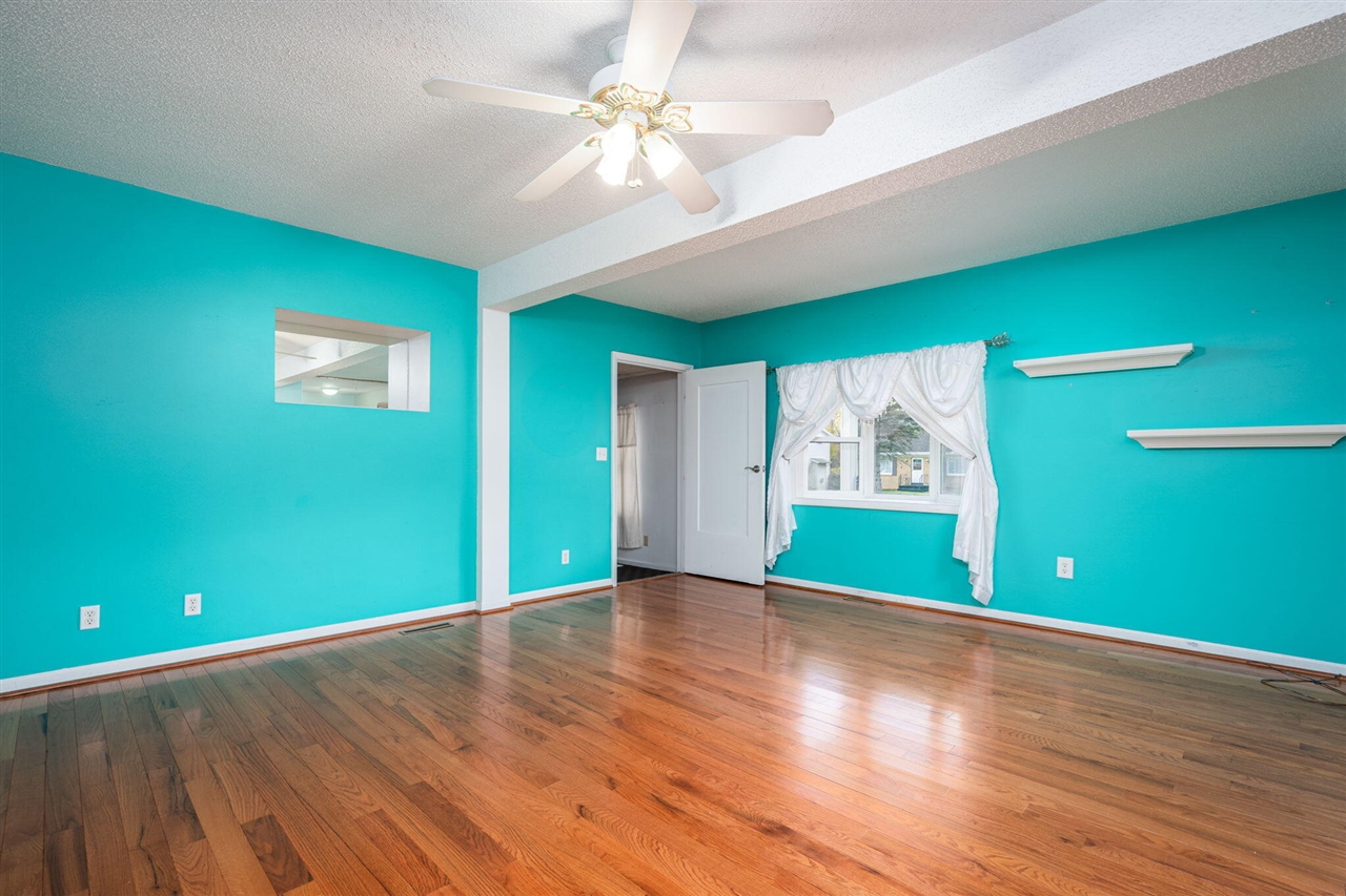 921 E Willoughby Road, Lansing, MI, 48911-6625