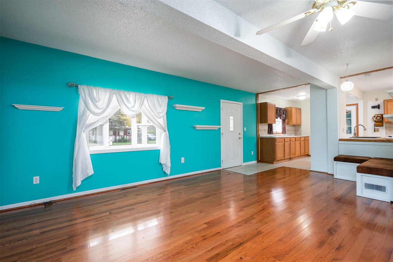 921 E Willoughby Road, Lansing, MI, 48911-6625