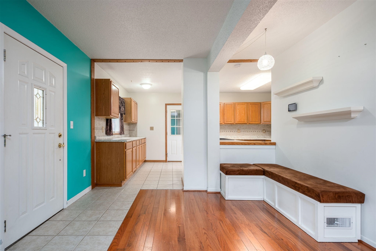 921 E Willoughby Road, Lansing, MI, 48911-6625