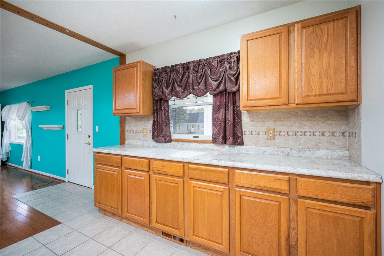 921 E Willoughby Road, Lansing, MI, 48911-6625