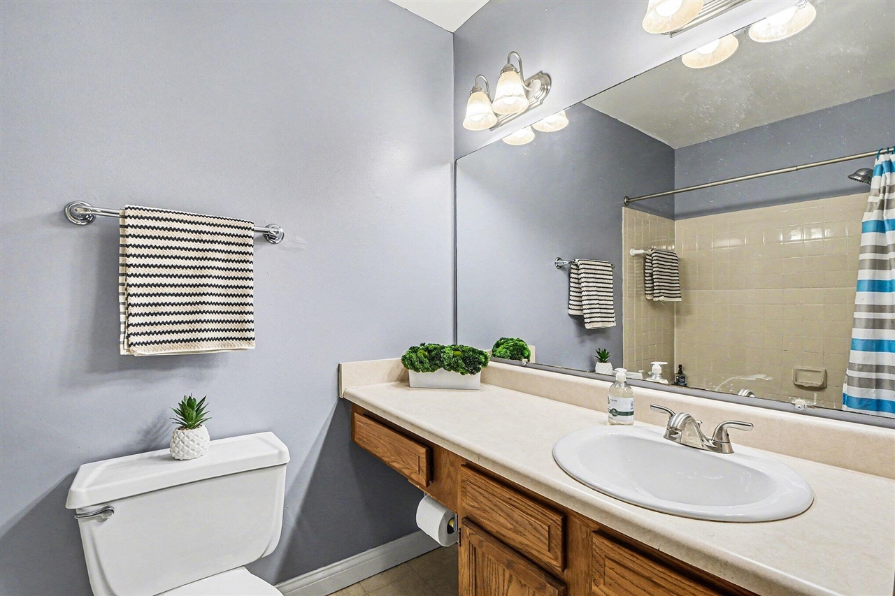  UNIT F, Grand Rapids, MI, 49525-6827