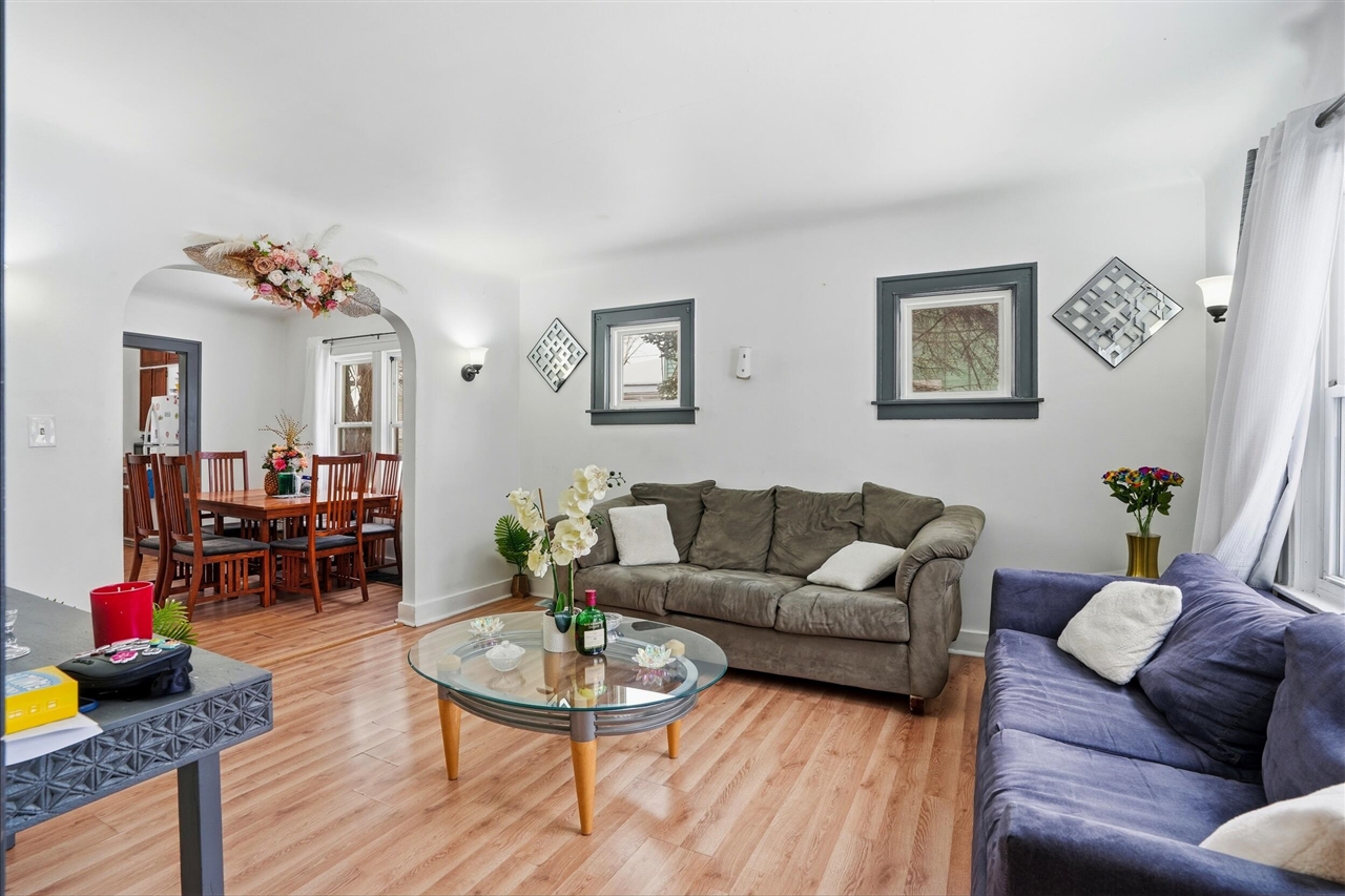 18 Edna Avenue photo 4