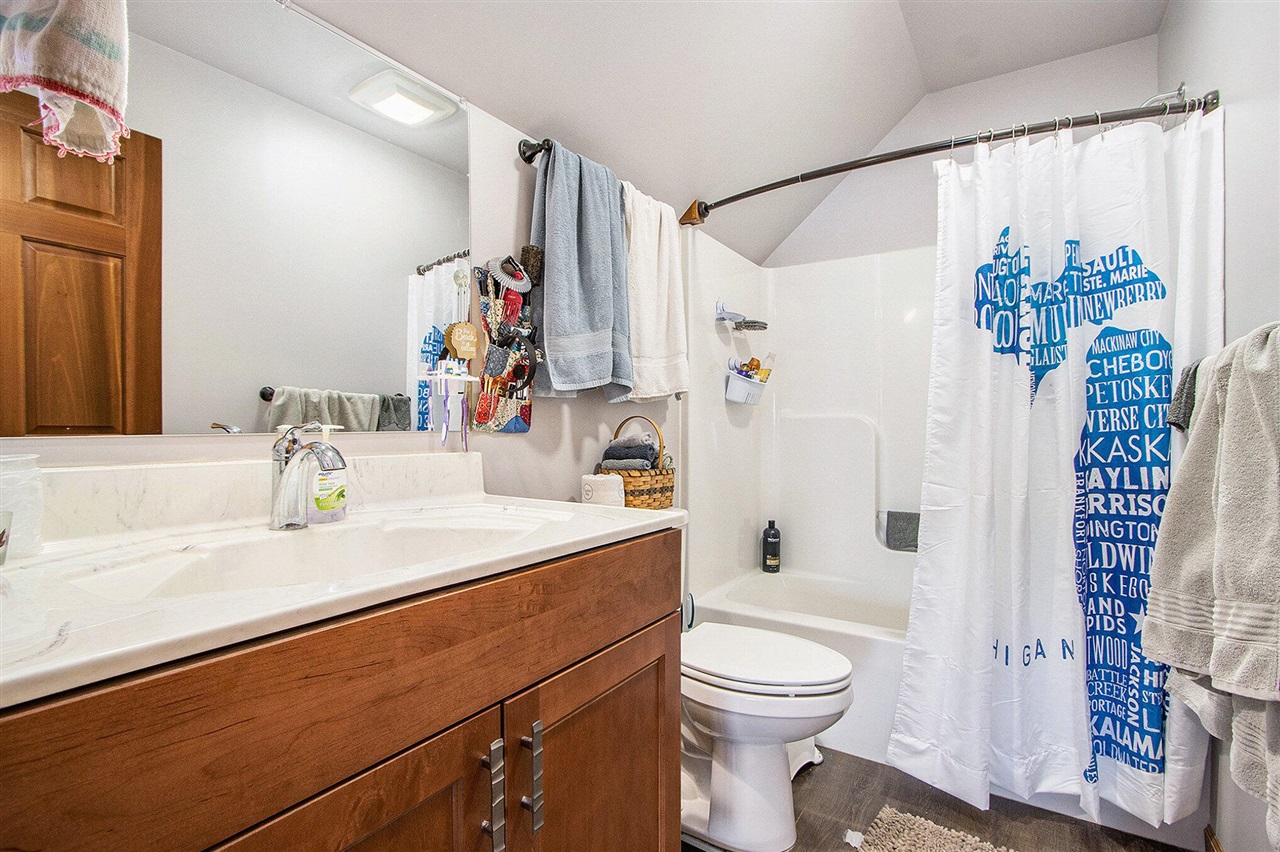 4075 Kimble Lake Drive, Vicksburg, MI, 49097-9720