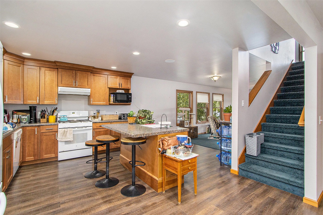 4075 Kimble Lake Drive, Vicksburg, MI, 49097-9720