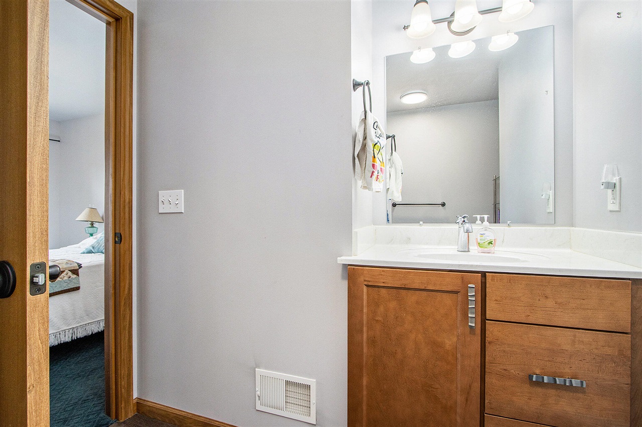 4075 Kimble Lake Drive, Vicksburg, MI, 49097-9720