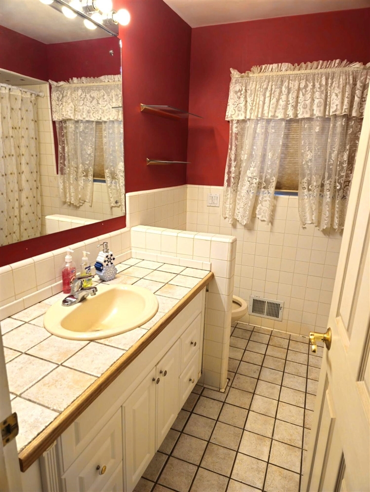 4835 Staten Drive, Jackson, MI, 49201-8936