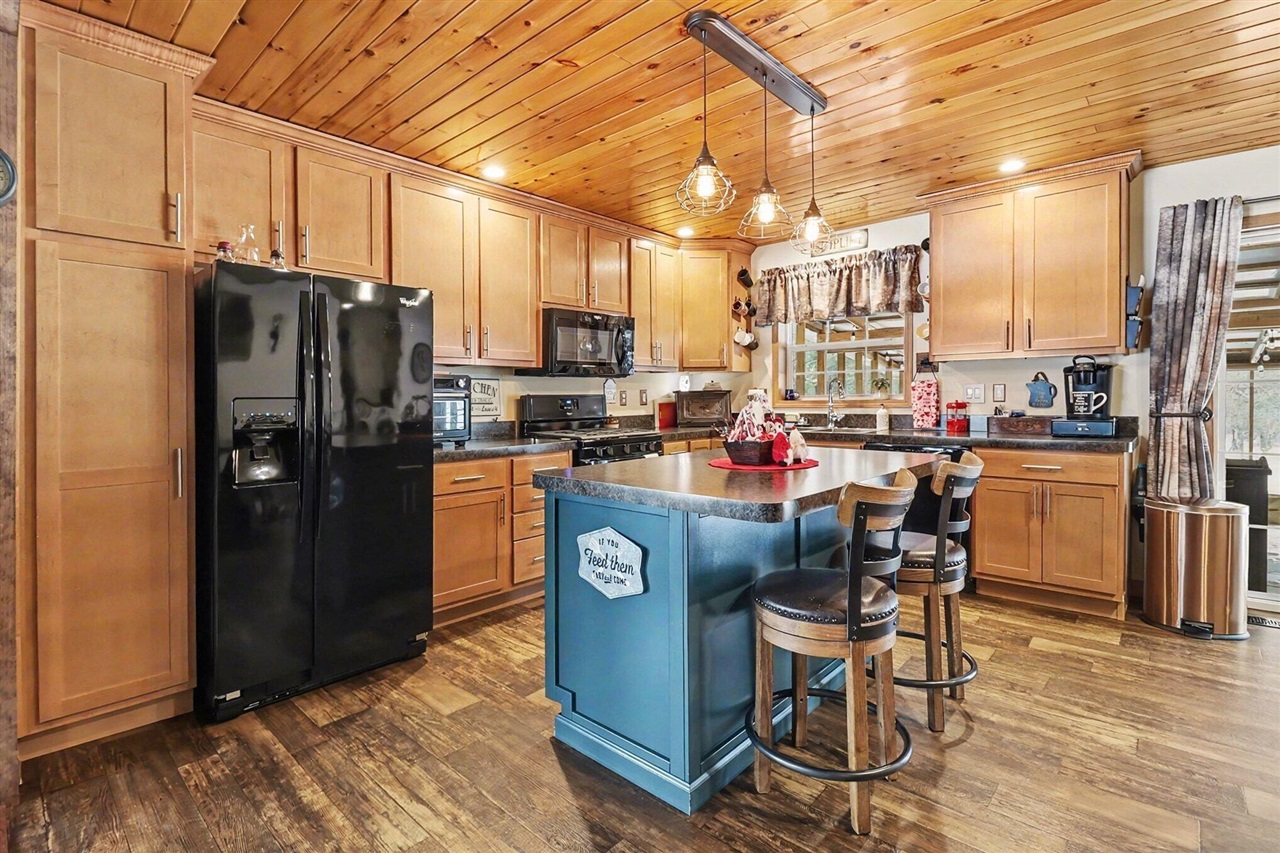 1789 S 58th Avenue, Shelby, MI, 49455-9657