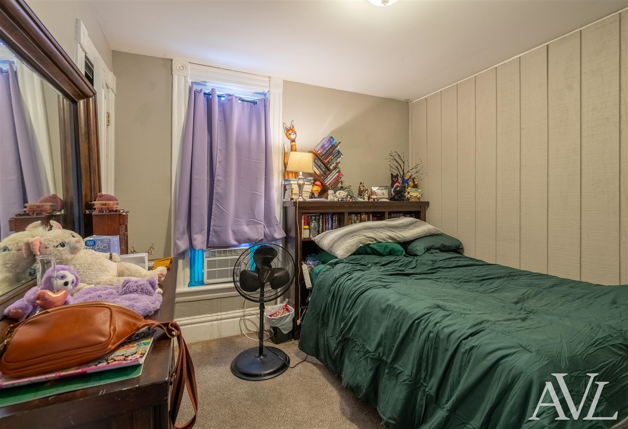 205 Marion Avenue, Grand Rapids, MI, 49504-5421