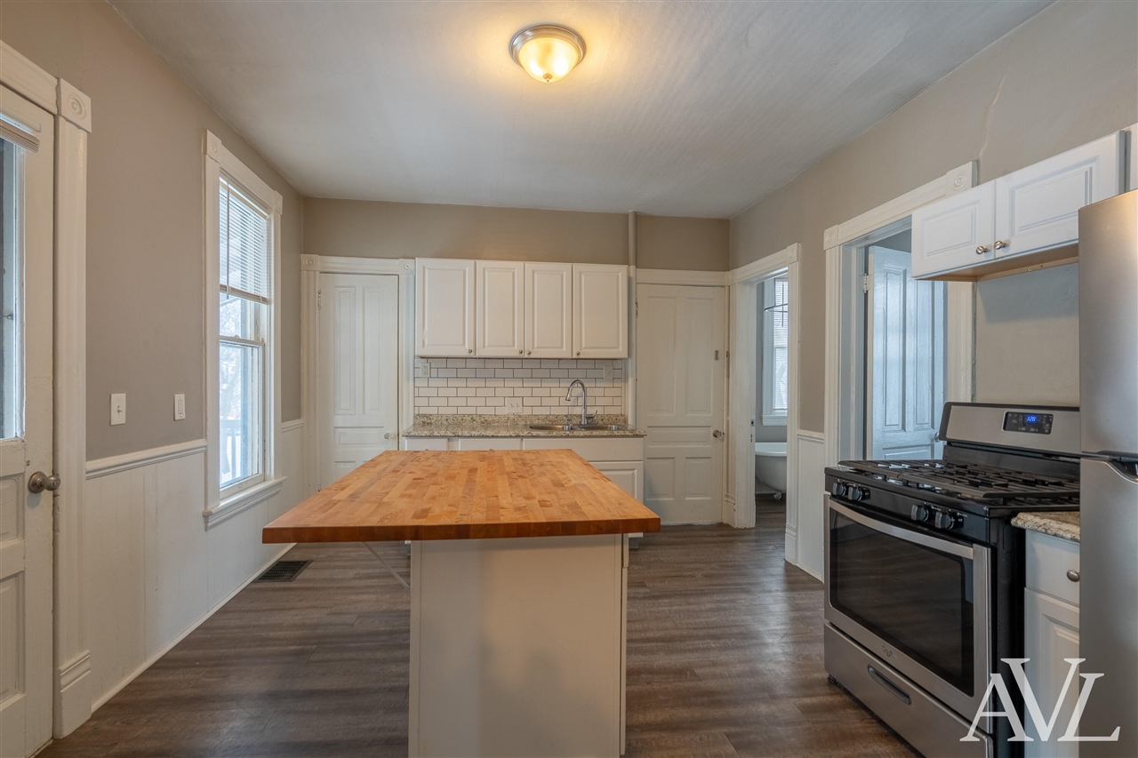 205 Marion Avenue, Grand Rapids, MI, 49504-5421