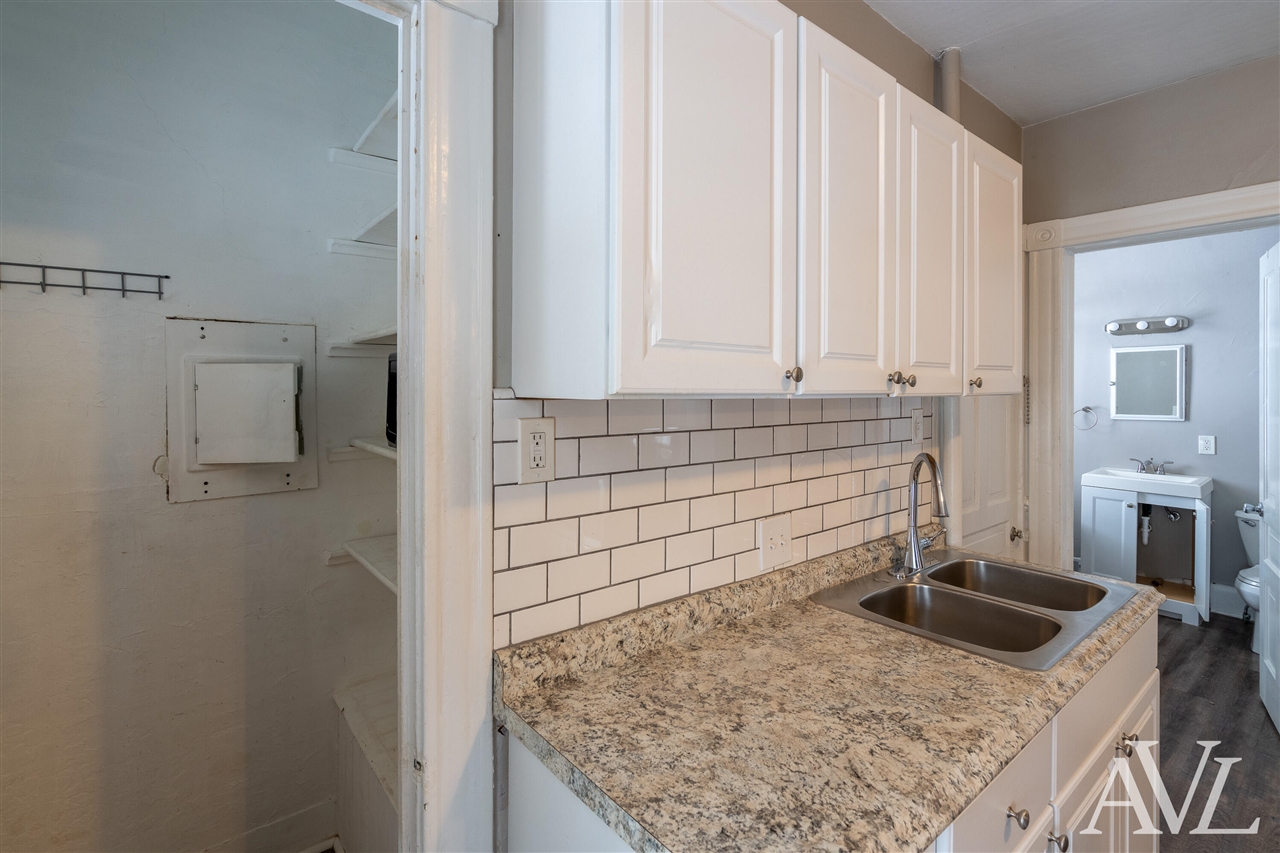 205 Marion Avenue, Grand Rapids, MI, 49504-5421