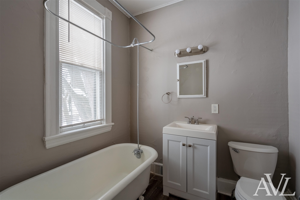 205 Marion Avenue, Grand Rapids, MI, 49504-5421