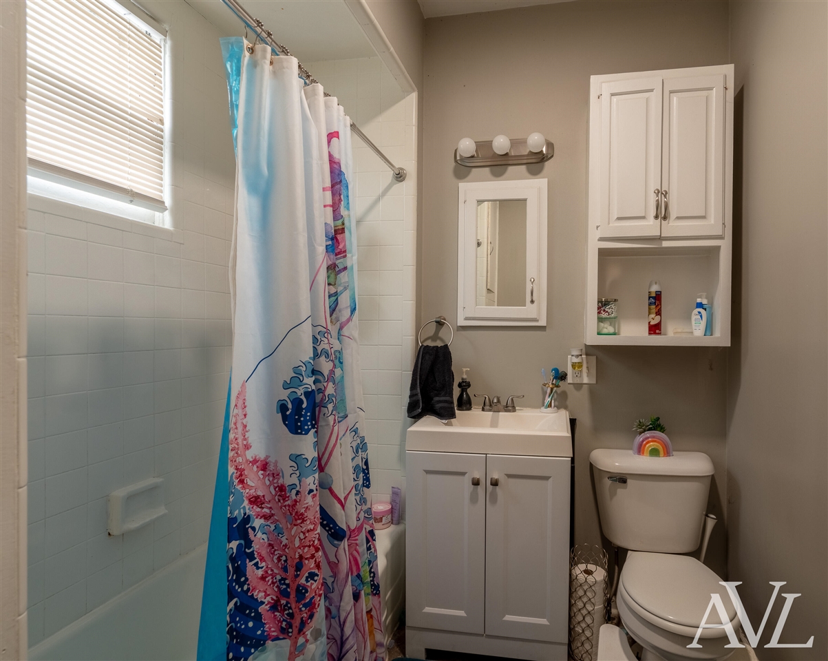 205 Marion Avenue, Grand Rapids, MI, 49504-5421