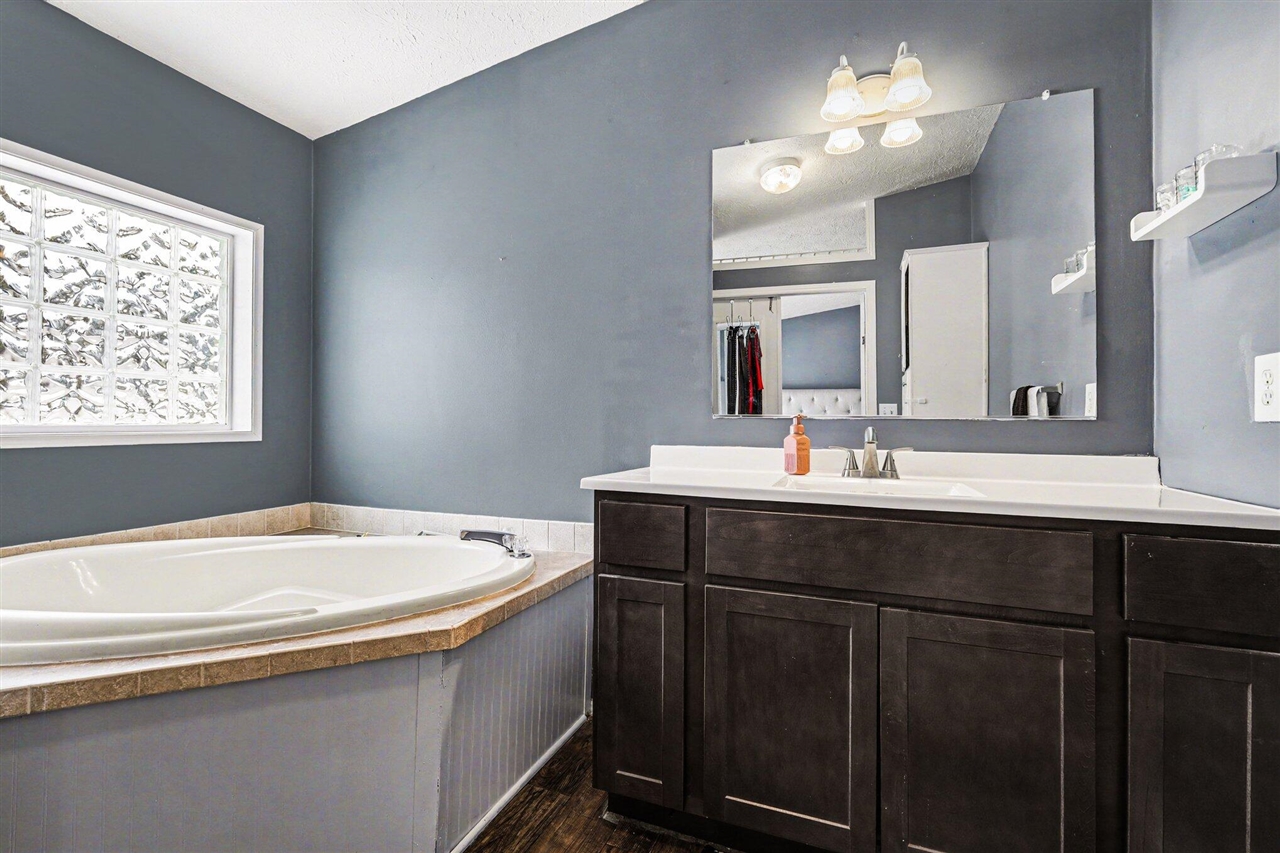 11600 Bear Meadows Drive, Alto, MI, 49302-9070