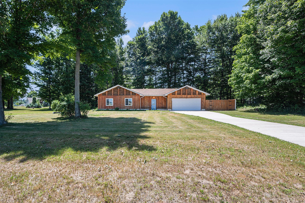 3933 W Harrison Road, Hart, MI, 49420