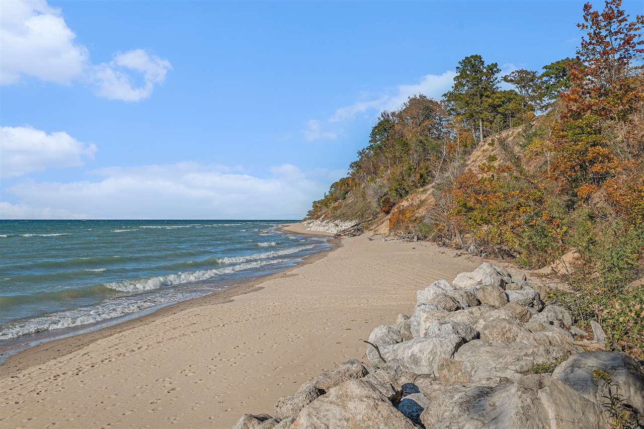 1021 Orchard Avenue, South Haven, MI, 49090-9537