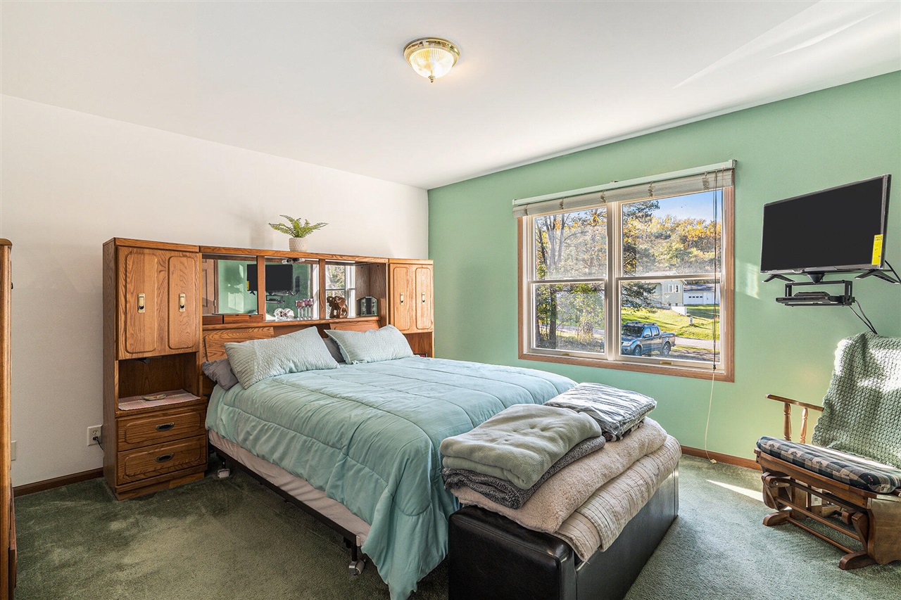 1021 Orchard Avenue, South Haven, MI, 49090-9537