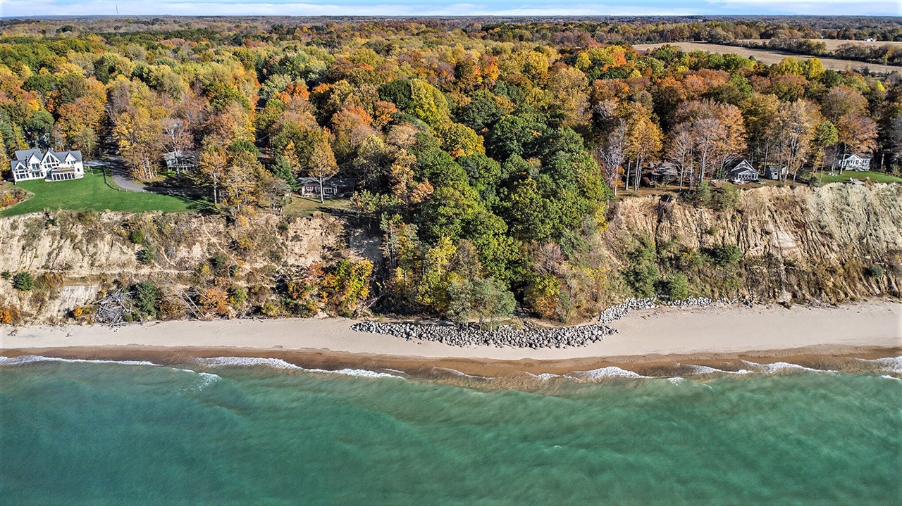 1021 Orchard Avenue, South Haven, MI, 49090-9537