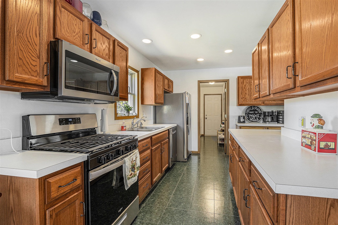 1021 Orchard Avenue, South Haven, MI, 49090-9537