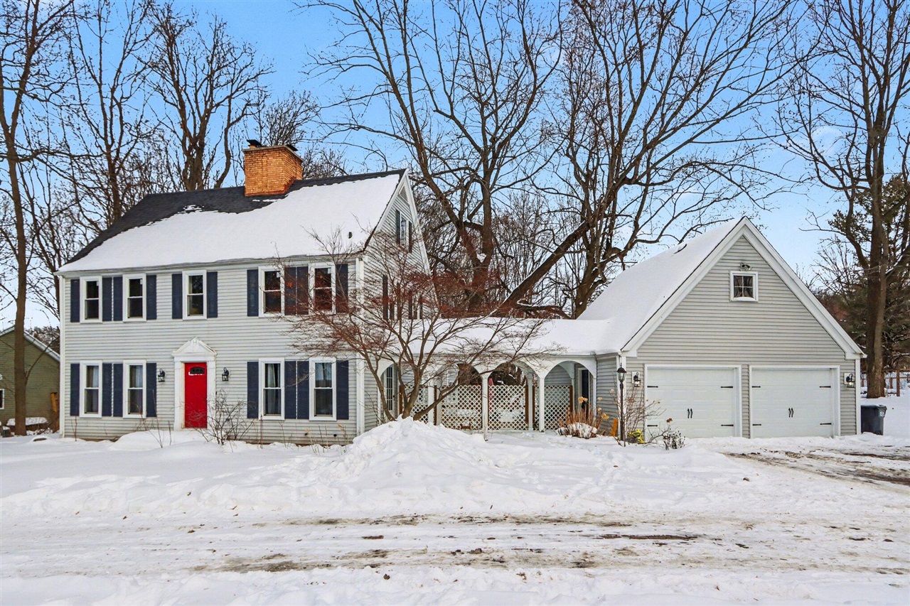 Homes for sale in Plainwell, MI | 200 Golf View Dr, Plainwell, MI 49080 | MLS# 70514620