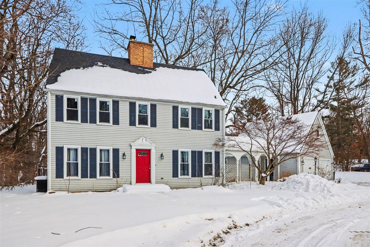 Homes for sale in Plainwell, MI | 200 Golf View Dr, Plainwell, MI 49080 | MLS# 70514620