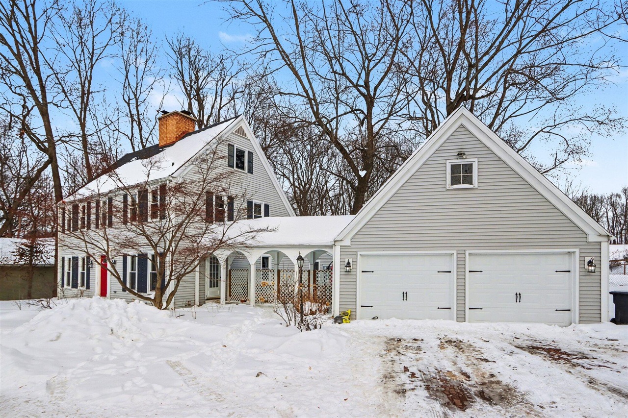 Homes for sale in Plainwell, MI | 200 Golf View Dr, Plainwell, MI 49080 | MLS# 70514620