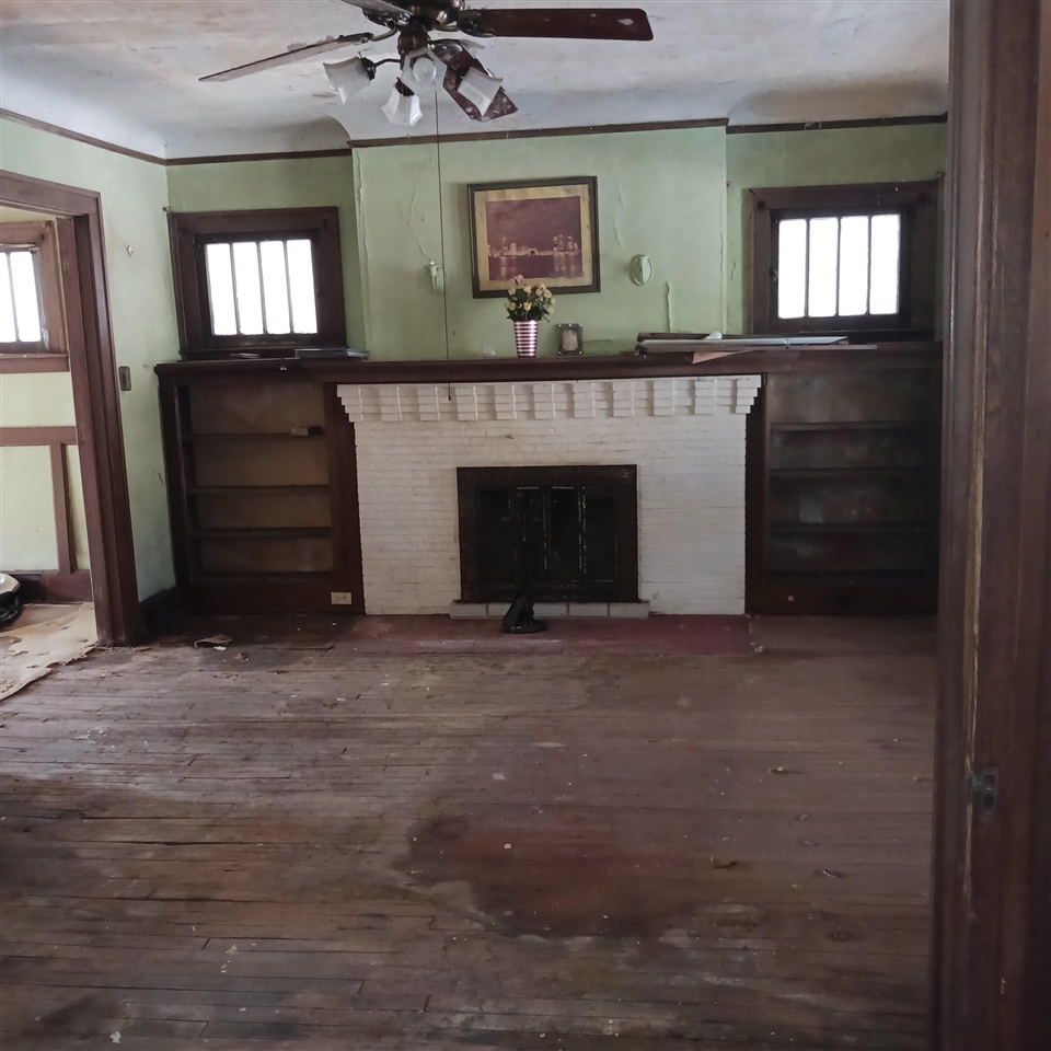 2701 W Philadelphia Street, Detroit, MI, 48206-3728