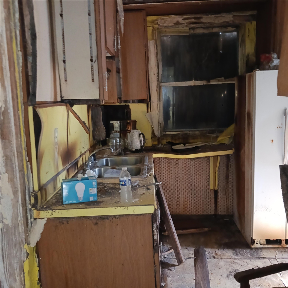 2701 W Philadelphia Street, Detroit, MI, 48206-3728