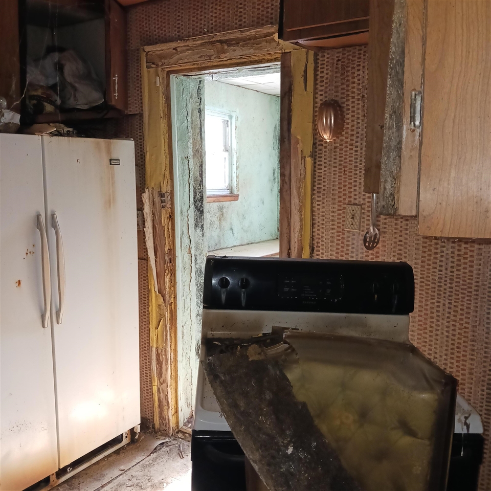 2701 W Philadelphia Street, Detroit, MI, 48206-3728