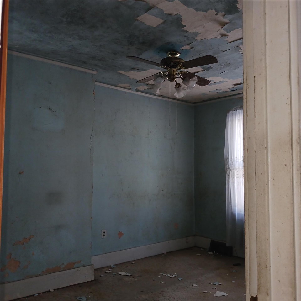 2701 W Philadelphia Street, Detroit, MI, 48206-3728