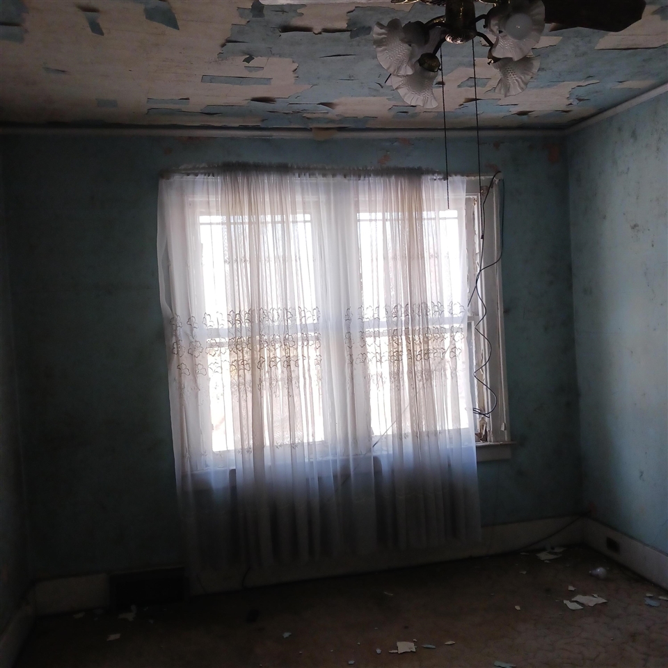 2701 W Philadelphia Street, Detroit, MI, 48206-3728