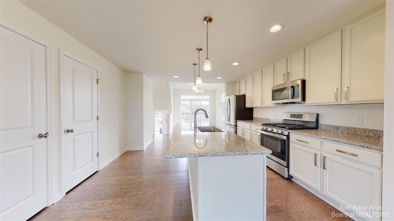 2725 Bristol Rdg Drive photo 3