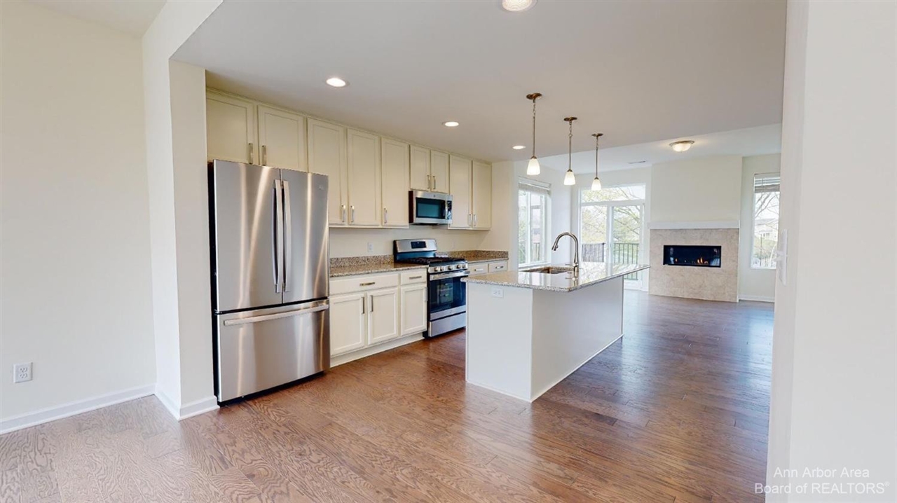 2725 Bristol Rdg Drive photo 4