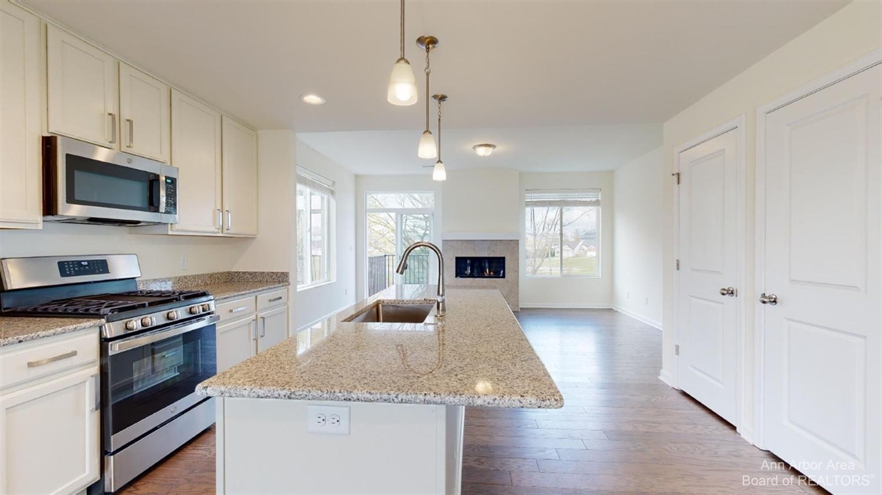 2725 Bristol Rdg Drive photo 6