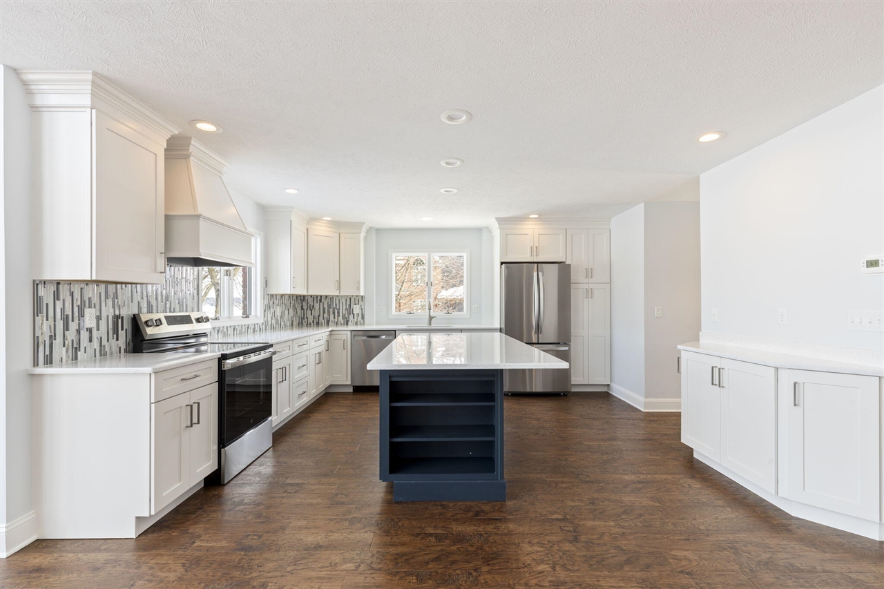 10436 Kings Point Drive, Three Rivers, MI, 49093-9298