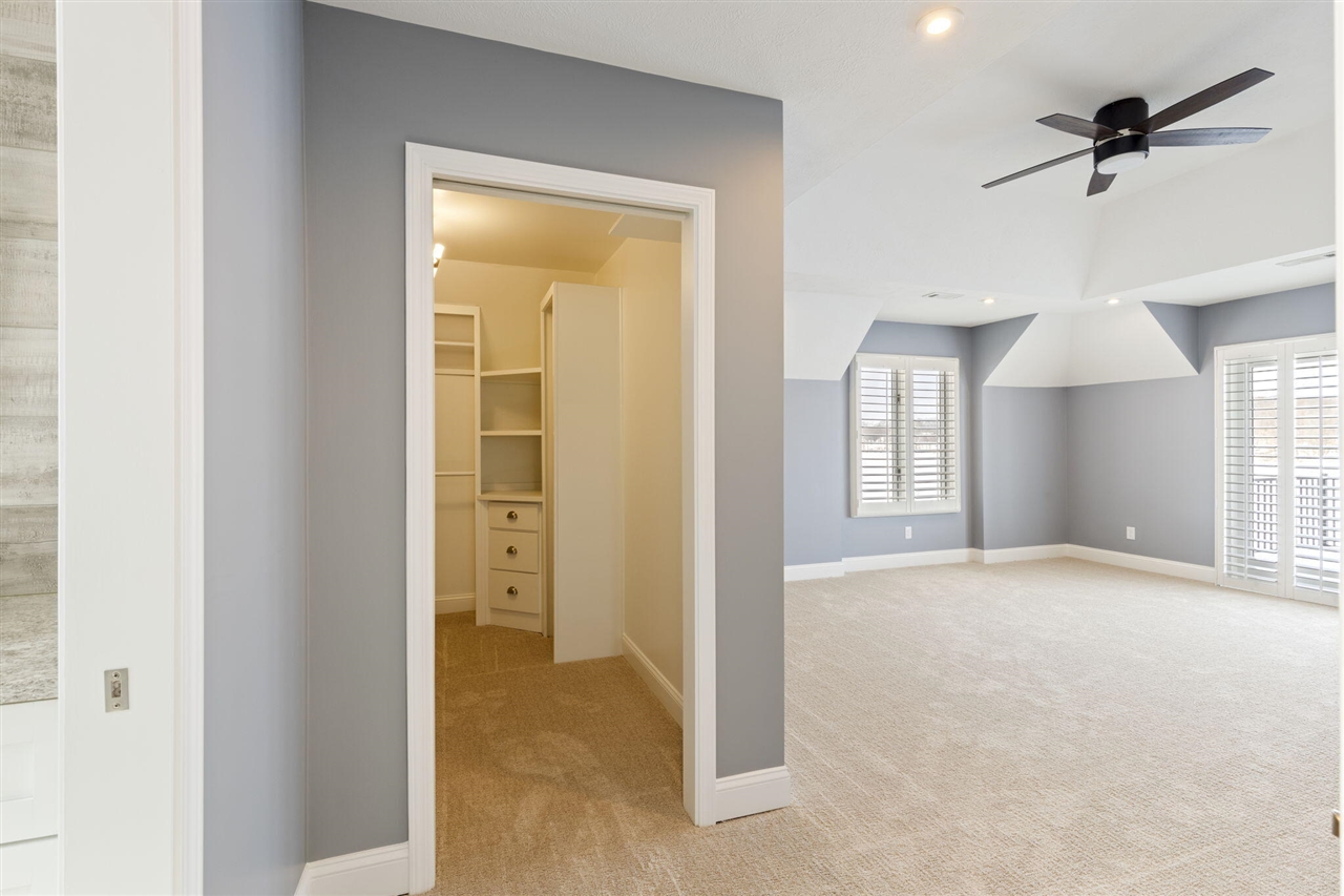 10436 Kings Point Drive, Three Rivers, MI, 49093-9298